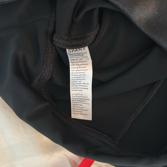 SPANX leggings - Picture 3 of 8